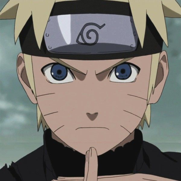 Naruto, concentré, les mains jointes pour lancer la technique des clones